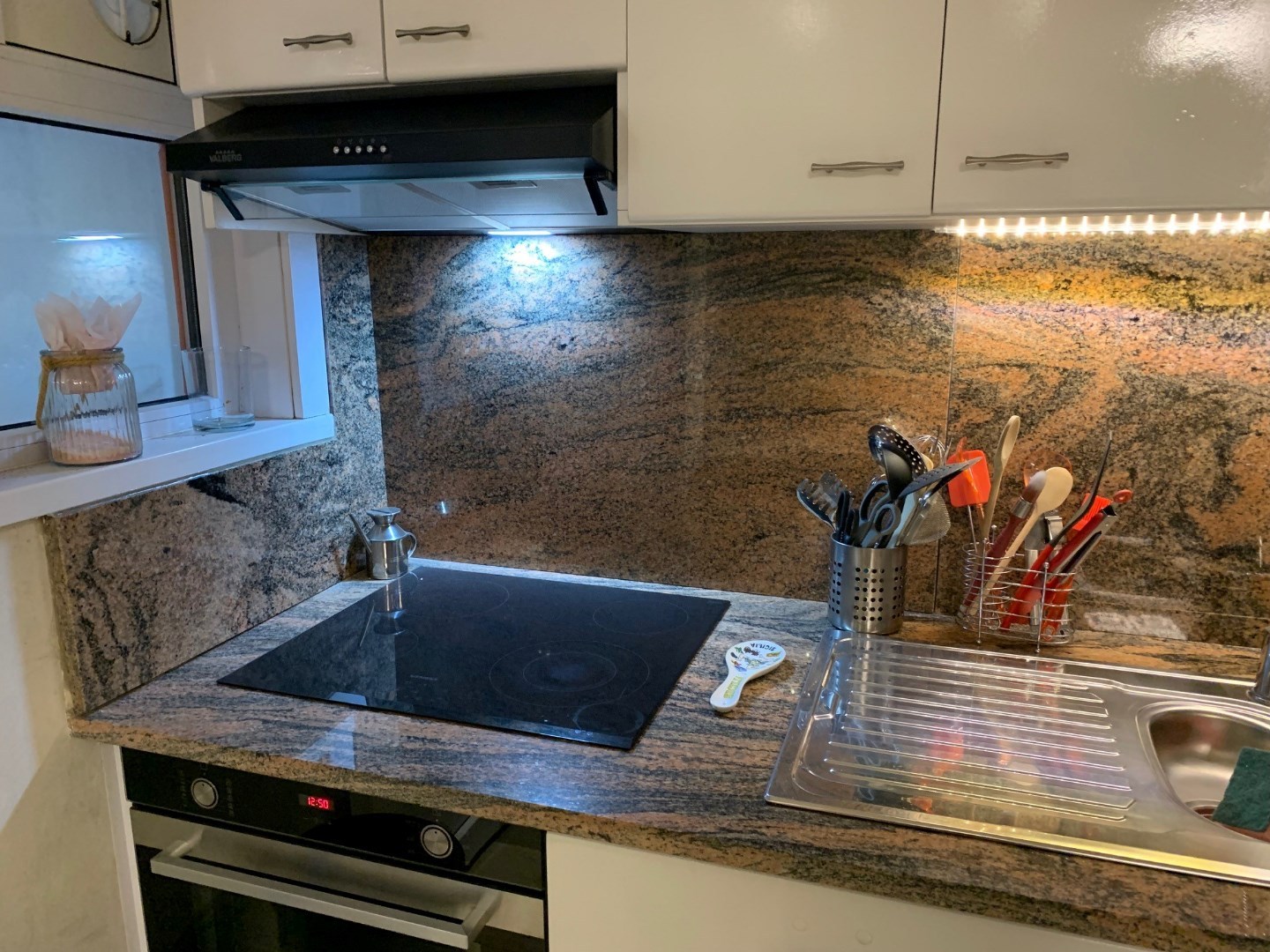 Gemeubeld tweeslaapkamerappartement met terras vlak aan de Zeedijk Oostende - foto 5