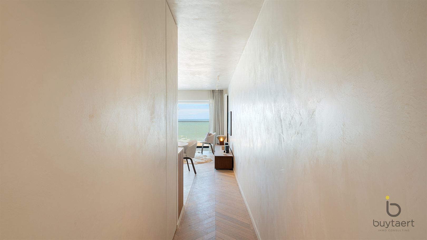 LUXUEUS GERENOVEERD &amp; VOLLEDIG GEMEUBELD APPARTEMENT MET PANORAMISCH ZEEZICHT AAN HET RUBENSPLEIN!  - foto 5