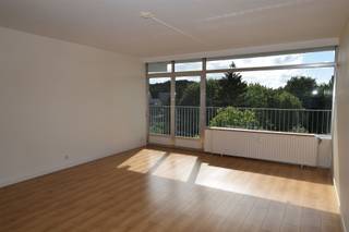 Century21 ImmoNero presents in front of Golf court and at walking distance from city center, train station and bus stop, this nice and sunny...