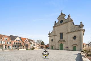 Bezoekdag ZONDAG 5/04 VANAF 12U00. Inschrijven via lander@immovlaenderen.be In het hart van Zele, pal aan de markt, bevindt zich deze...