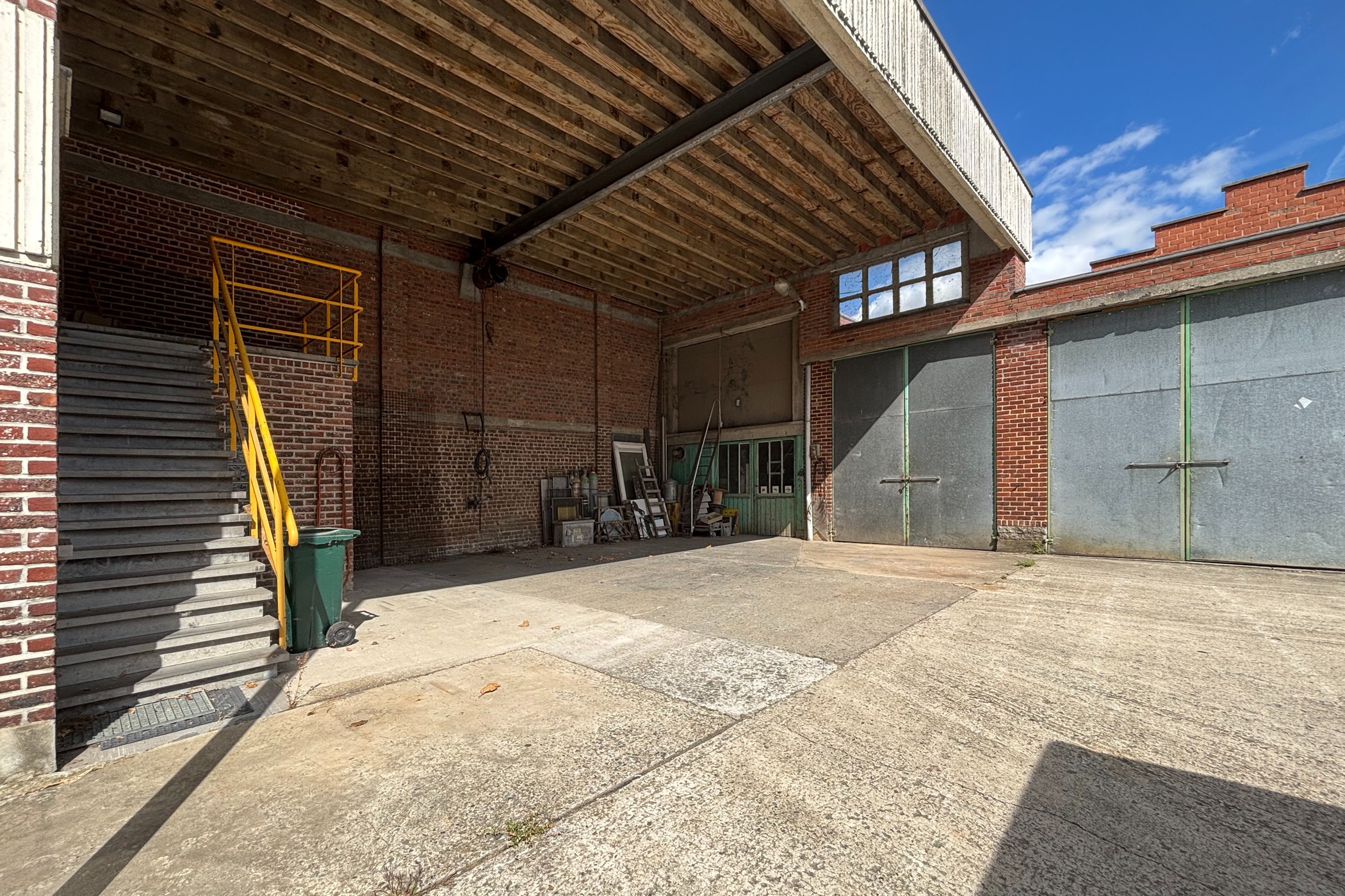 Magazijn 950m² met kantoorruimte van 100m² in Zwalm - foto 2