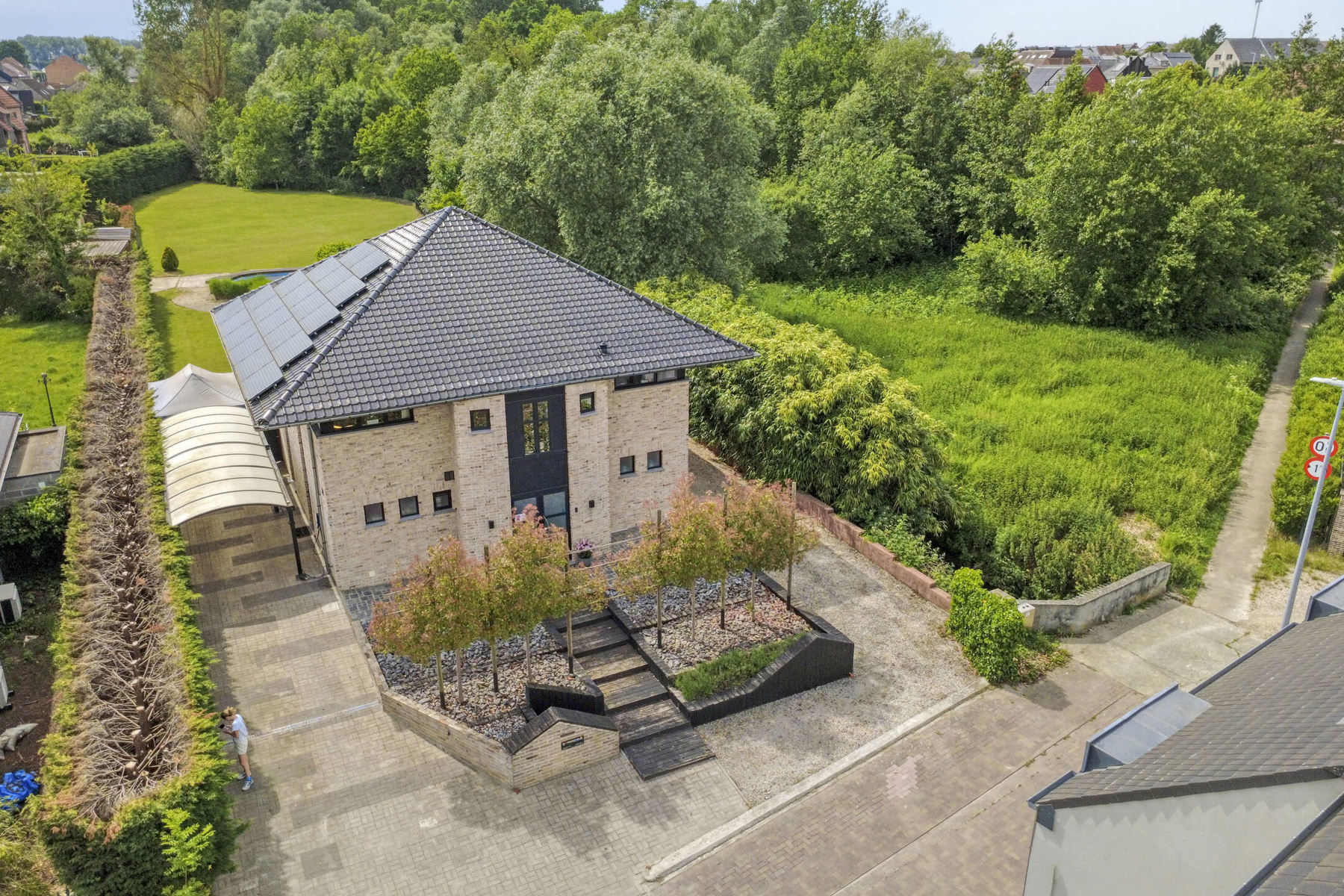 TE KOOP - Villa met 5 slaapkamers en 2 badkamers uit 2001 - foto 2
