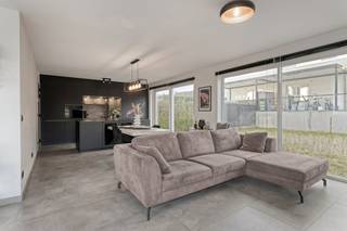 Are you looking for an energy-efficient home in an absolute top location in Anzegem? This cozy 3-bedroom family home combines peace, greenery...