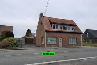 In het landelijke Zarren (deelgemeente Kortemark), treffen we deze open bebouwing aan.Deze eigendom is ingedeeld in een inkom/bureau, een woonkamer,...