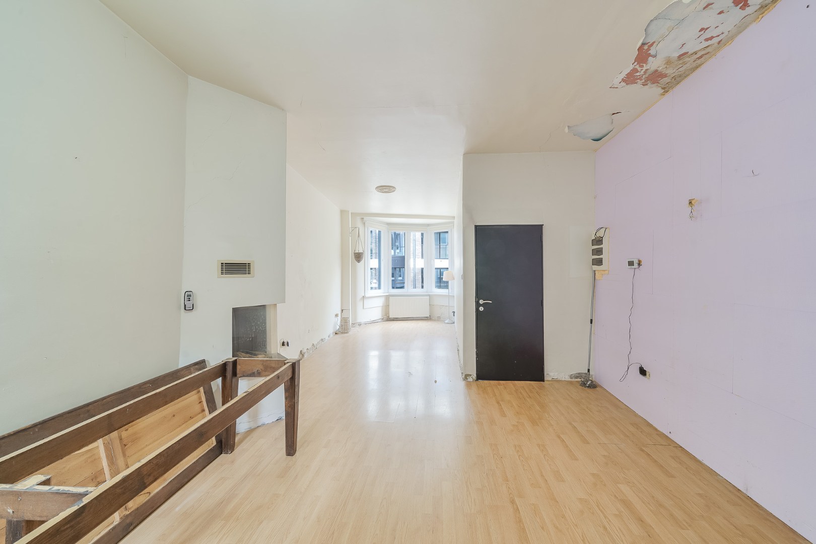 Te renoveren stadswoning met 5 slaapkamers, 3 badkamers en koer in hartje Oostende - foto 2