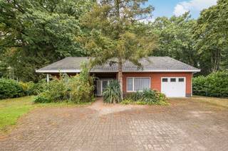 <p><span>Te renoveren landhuis op 1.948m²</span></p><p><span> </span></p><p><span>* Gelijkvloers : inkomhal, ruime living met open haard en aanpalende veranda, grote keuken, 1e slaapkamer aan de voorzijde, 2e slaapkamer aan de achterzijde, badkamer met douche en wastafel, inpandige garage met smeerput, apart toilet, wasplaats met CV-installatie en toegang tot de tuin.</span></p><p><span> </span></p><p><span>* Verdieping : nachthal met ingemaakte kasten, 3e slaapkamer met ingemaakte kasten, 4e slaapkamer, zolderkamer</span></p><p><span> </span></p><p><span>- CV op gas (condensatieketel) met luchtverwarming</span></p><p><span>- volledige kruipruimte</span></p><p><span>- grote tuinberging</span></p><p><span>- er is een energetische renovatieverplichting (meer informatie op </span><span><span>Renovatieverplichting voor residentiële gebouwen | Vlaanderen.be</span></span><span> )</span></p><p><span> </span></p><p><span> </span></p><p><span> </span></p>