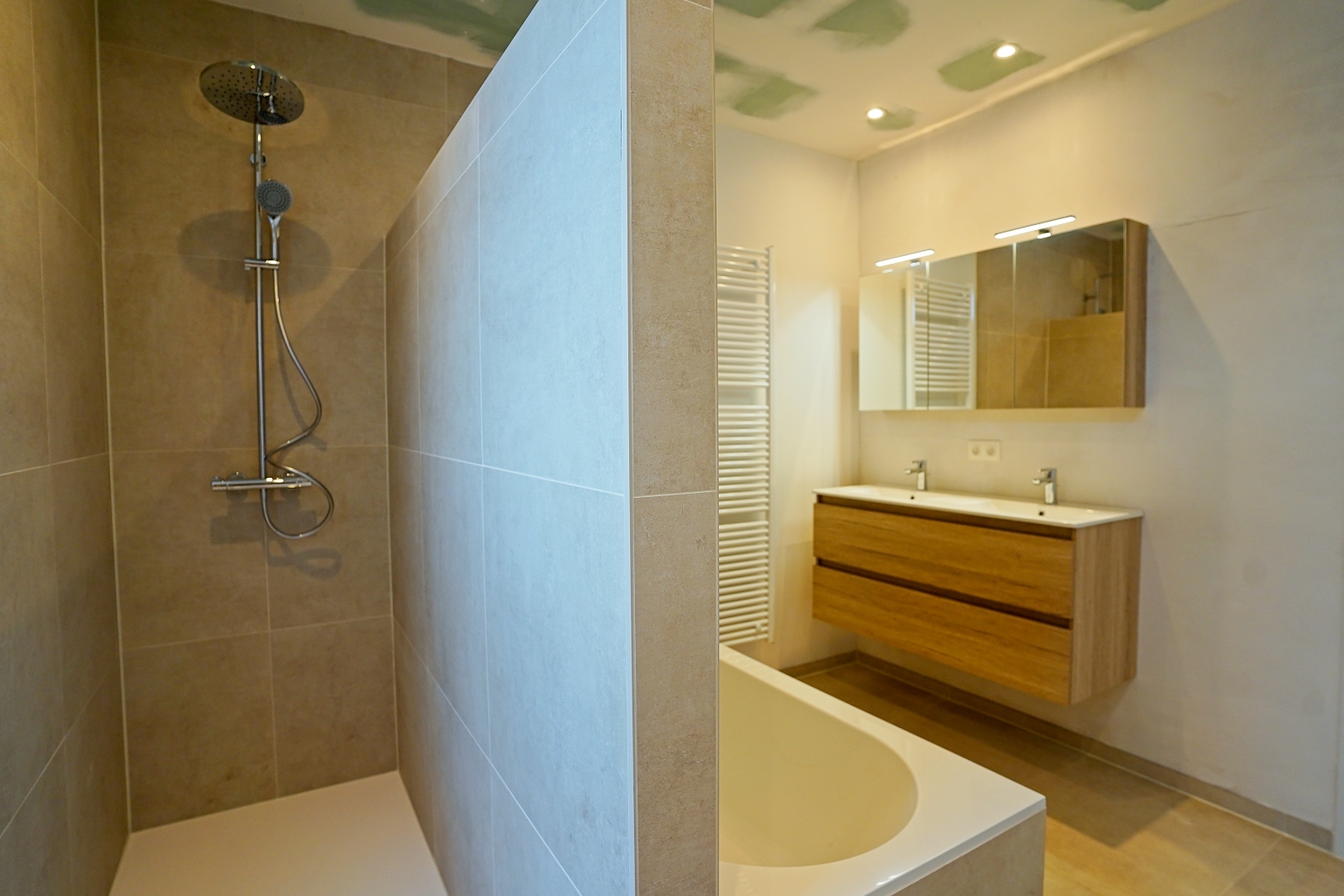 Compleet gerenoveerde woning te Beveren - photo 5