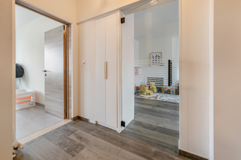 PRACHTIG LICHTRIJK  VOLLEDIG GERENOVEERD APPARTEMENT - photo 2