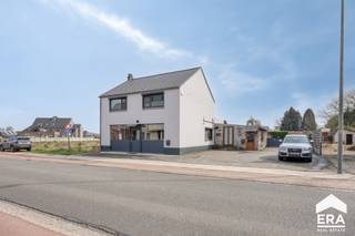 Gerenoveerd handelshuis met 5 slaapkamers te koop in Lommel!Lommel: Instapklaar, energiezuinig en ruim (288m²) handelshuis met 5 slks op 990m² en...