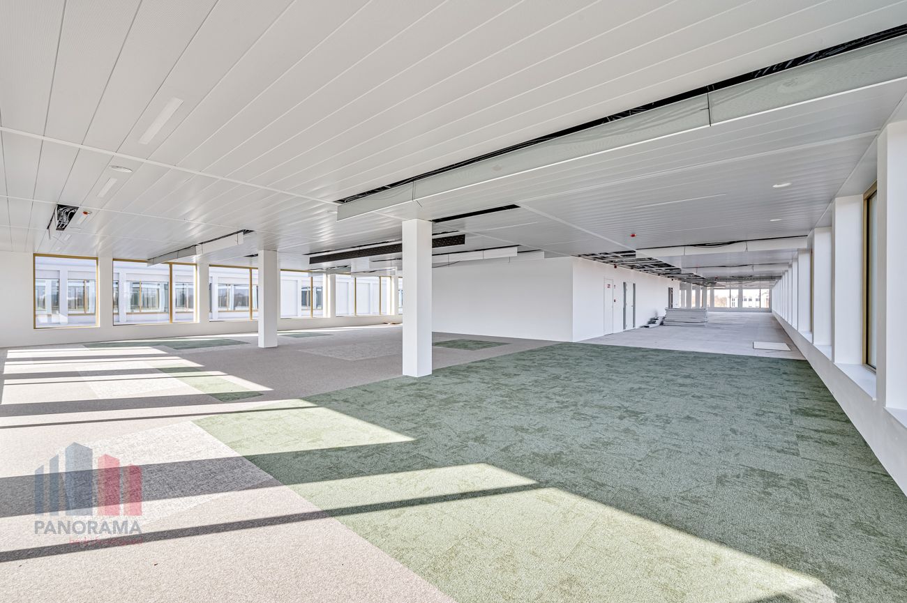 Unique office space in absolutely prime location with visibility of the R4 - photo 3
