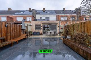 Bent u op zoek naar een instapklare woning met garage inclusief te Assebroek? Dan is deze energiezuinige en recent vernieuwde woning vlak bij...