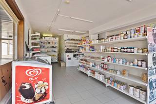 Handels gelijkvloers te koop In ZulteInvesteringspand met netto rendement van 4.2%!Op vandaag al verhuurd.Winkelruimte van +-100m2, Indeling : open...