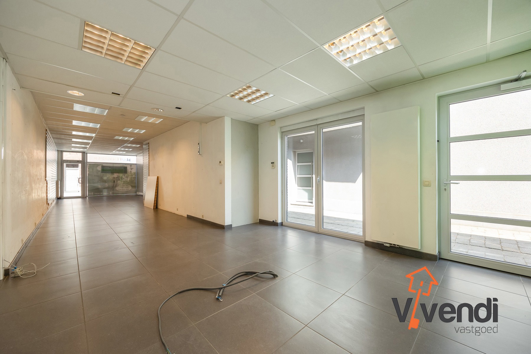 Ruime winkel/kantoor pal in het centrum. - foto 3