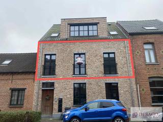 Prachtig appartement met twee slaapkamers in het centrum van Herenthout!Dit appartement bestaat uit een inkomhal met plaats voor vestiaire,...