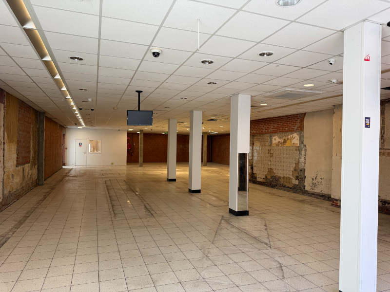 Handelsruimte te huur van 319 m² - photo 4