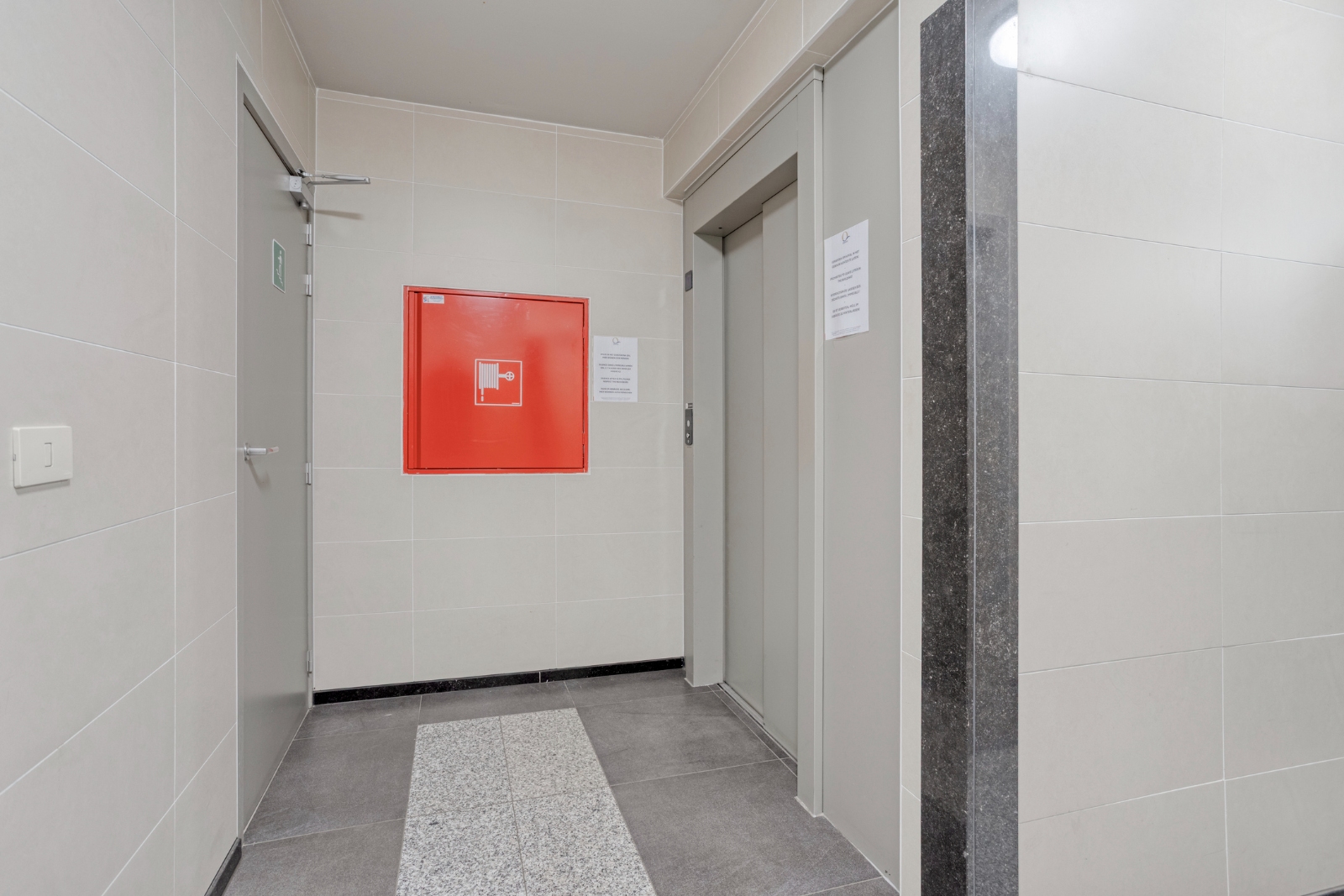 Modern en Royaal appartement met 2 slaapkamers, 2 badkamers en 2 terrassen nabij strand ! - foto 4