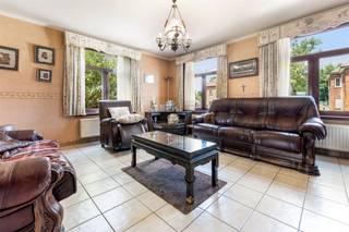Zeer ruime woning (380 m²) met 4 slaapkamers gelegen op zonnig georiënteerd perceel van 12a70ca te Beverlo. Belangrijkste troeven:- Rustige ligging...