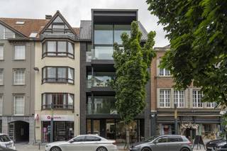 Indeling: - ruime leefruimte met toegang tot een zonnig terras- volledig uitgeruste open keuken voorzien van alle comfort- 2 comfortabele...