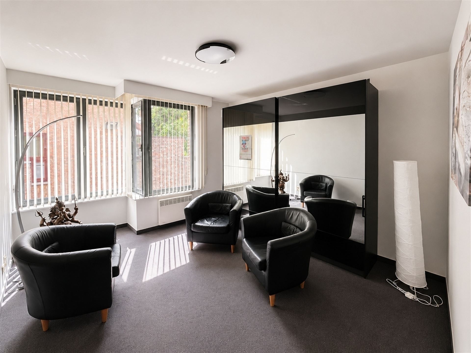 Spacious apartment with 2 bedrooms, terrace and garage in the heart of Mechelen - photo 5