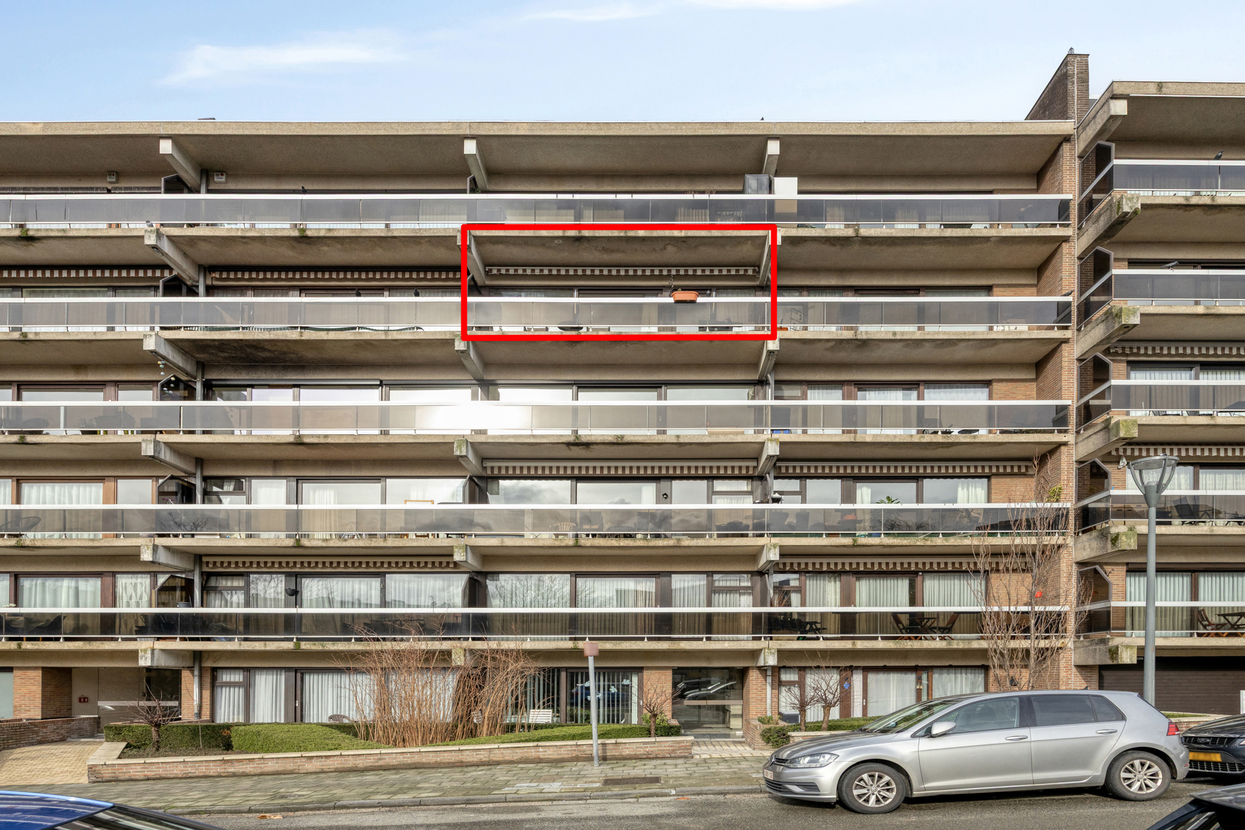 Appartement met 2 slaapkamers, terras, kelder (+ ev. garage) - foto 2