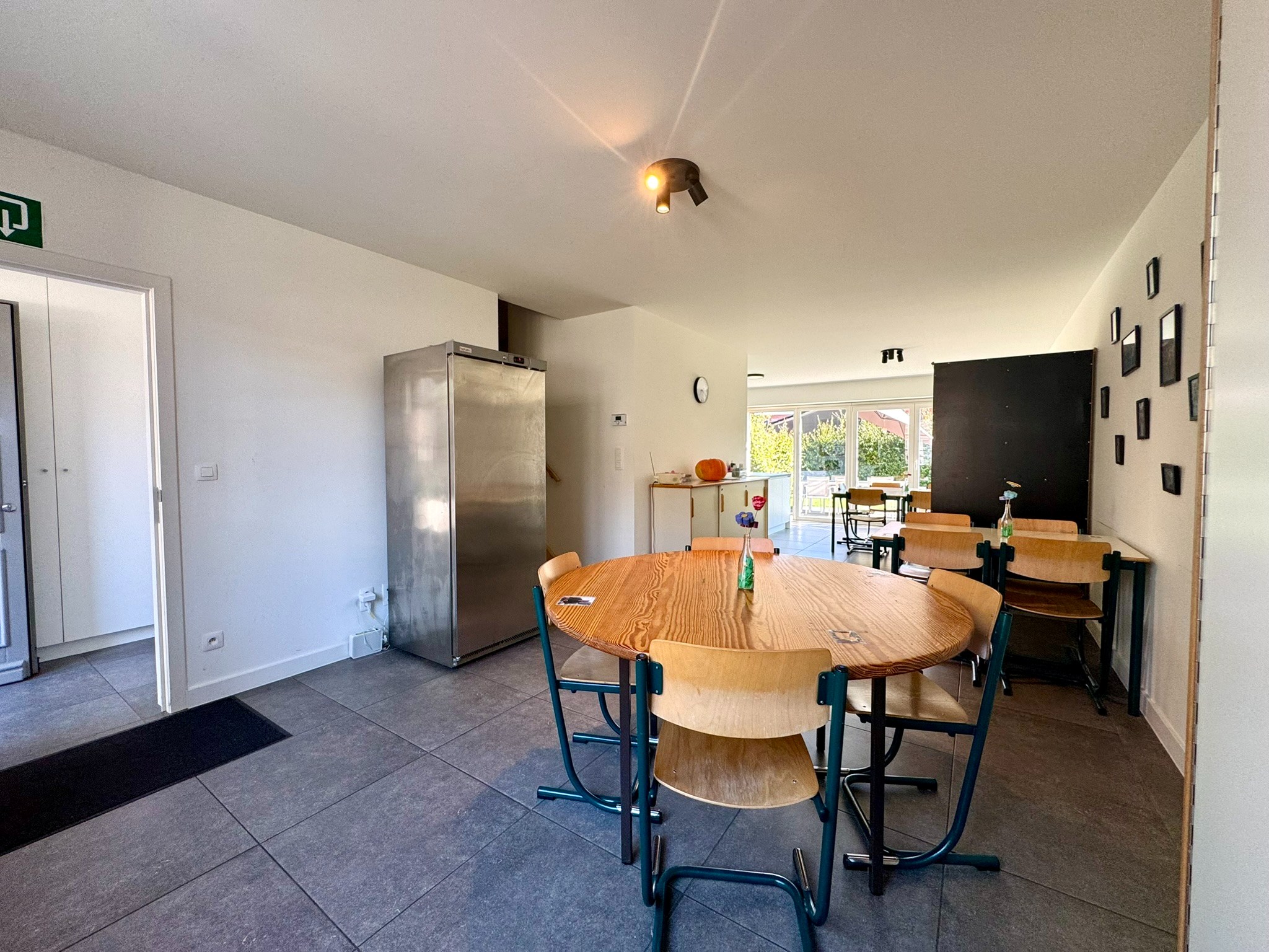 Recente woning met 3 slaapkamers, tuin en polyvalente zolder. - foto 4