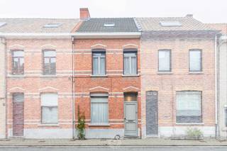 Deze instapklare stadswoning biedt een mooie combinatie van ruimte, comfort en een centrale ligging. Bij het betreden van de woning kom je binnen...