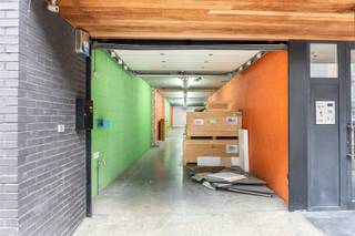 <p><span>ANTWERP - Lange Herentalsestraat: Large storage space of 224 m² in the centre of Antwerp</span></p><p><span> </span></p><p><span>DESCRIPTION:</span></p><p><span>This spacious storage space, totalling approximately 224 m², is situated in a central location in the centre of Antwerp, with direct access from the street and spread over two levels.</span></p><p><span>On the ground floor is a spacious storage area of approx. 135 m². This is fitted with an automatic garage door, a secure entrance door and a separate toilet. The space is easily accessible and offers various options for storing goods or vehicles.</span></p><p><span>In addition, the property features a spacious basement of approx. 89 m², ideal as additional storage space.</span></p><p><span>The combination of a spacious ground-floor area, extra cellar space and a central location makes this property suitable for various purposes, such as the storage of commercial goods, materials and tools, or the parking of classic cars and other vehicles.</span></p><p><span> </span></p><p><span>SPECIAL FEATURES:</span></p><p><span> </span></p><p><span>* Central location in Antwerp</span></p><p><span>* Garage/storage space on the ground floor</span></p><p><span>* Alarm</span></p><p><span>* Automatic garage door</span></p><p><span>* Secure entrance door</span></p><p><span>* Separate toilet</span></p><p><span>* Large basement with additional storage options</span></p><p><span> </span></p>