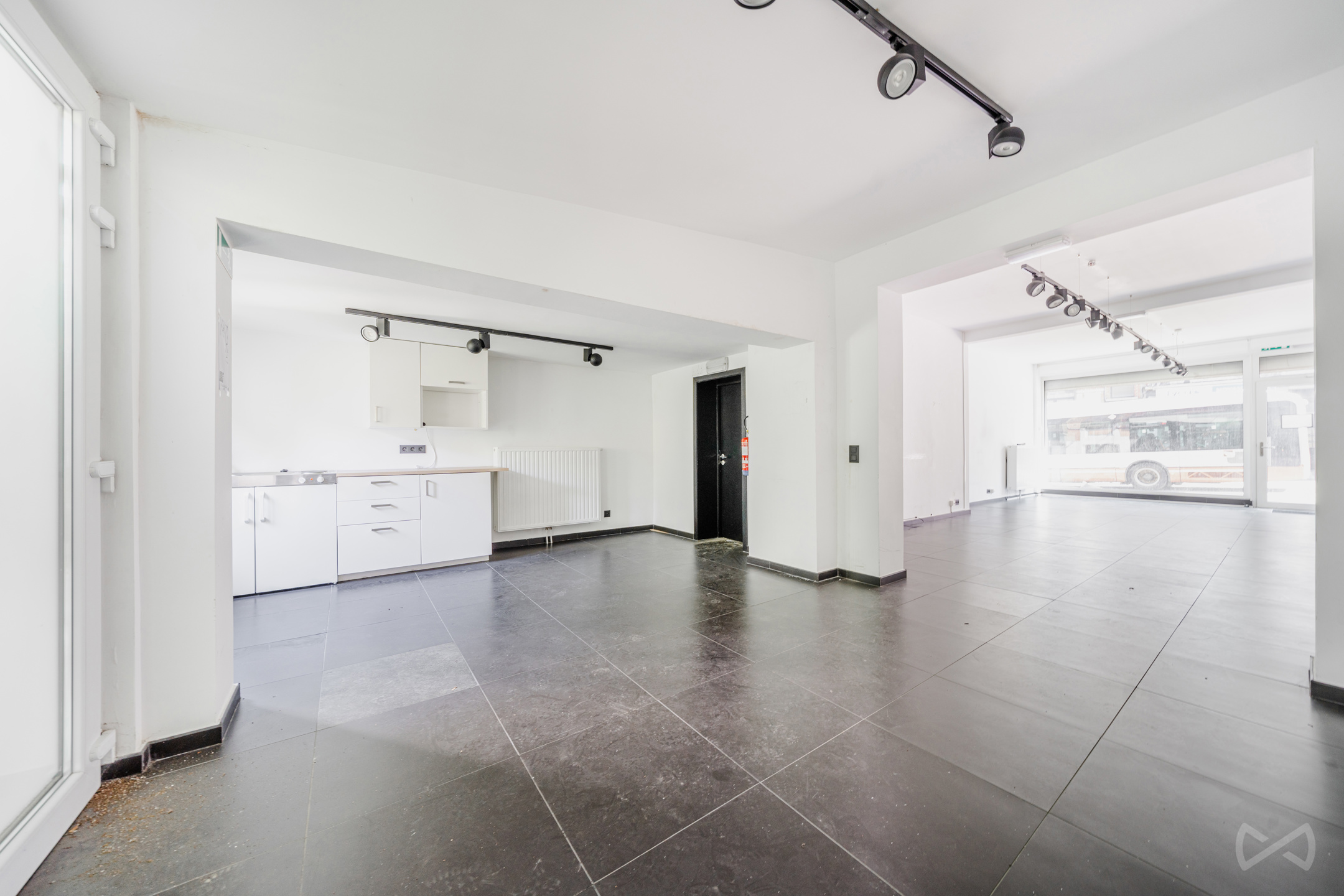 Commercial for sale in Ixelles - photo 1