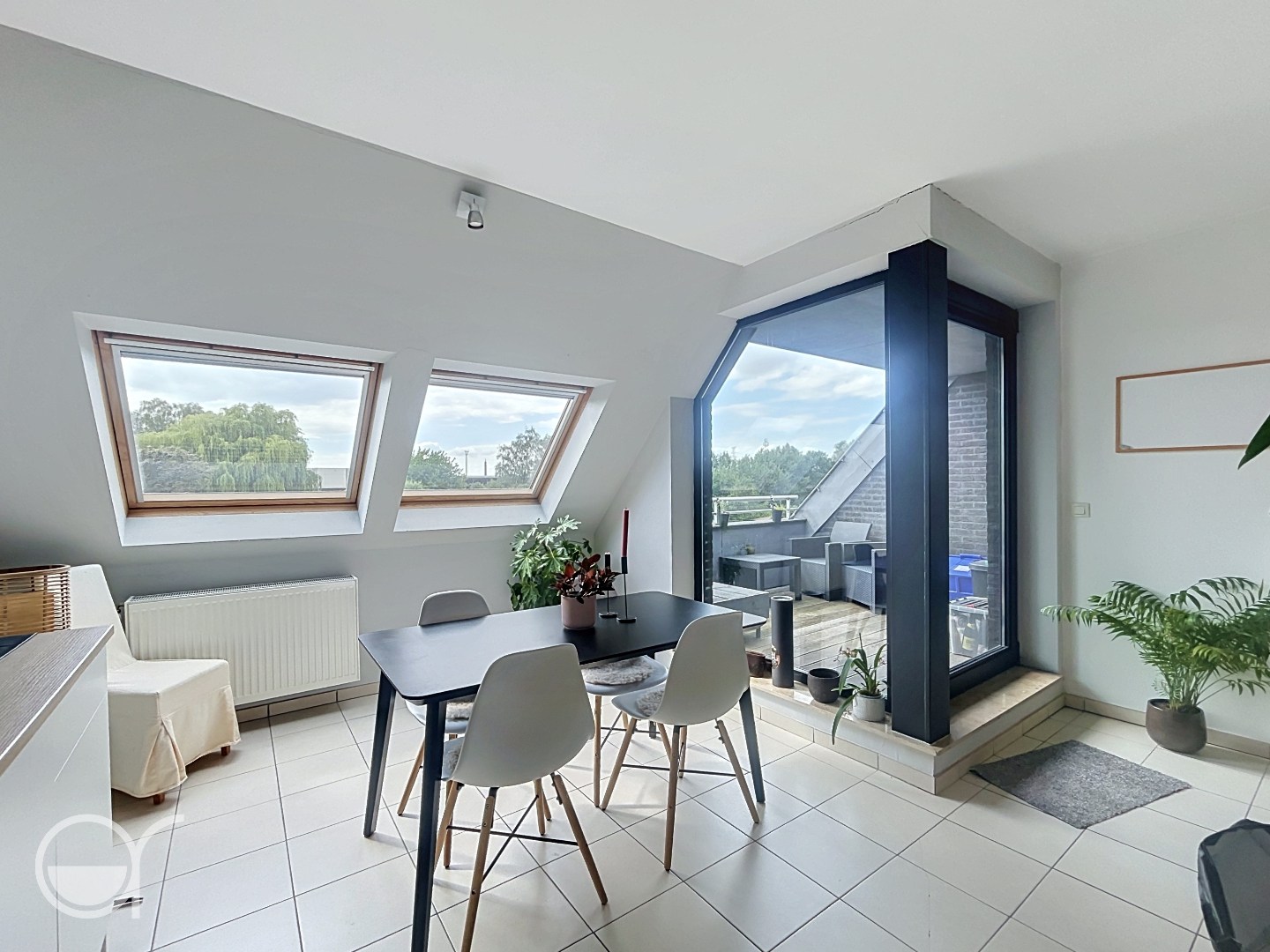Gezellig lichtrijk 2-slaapkamer appartement - foto 3