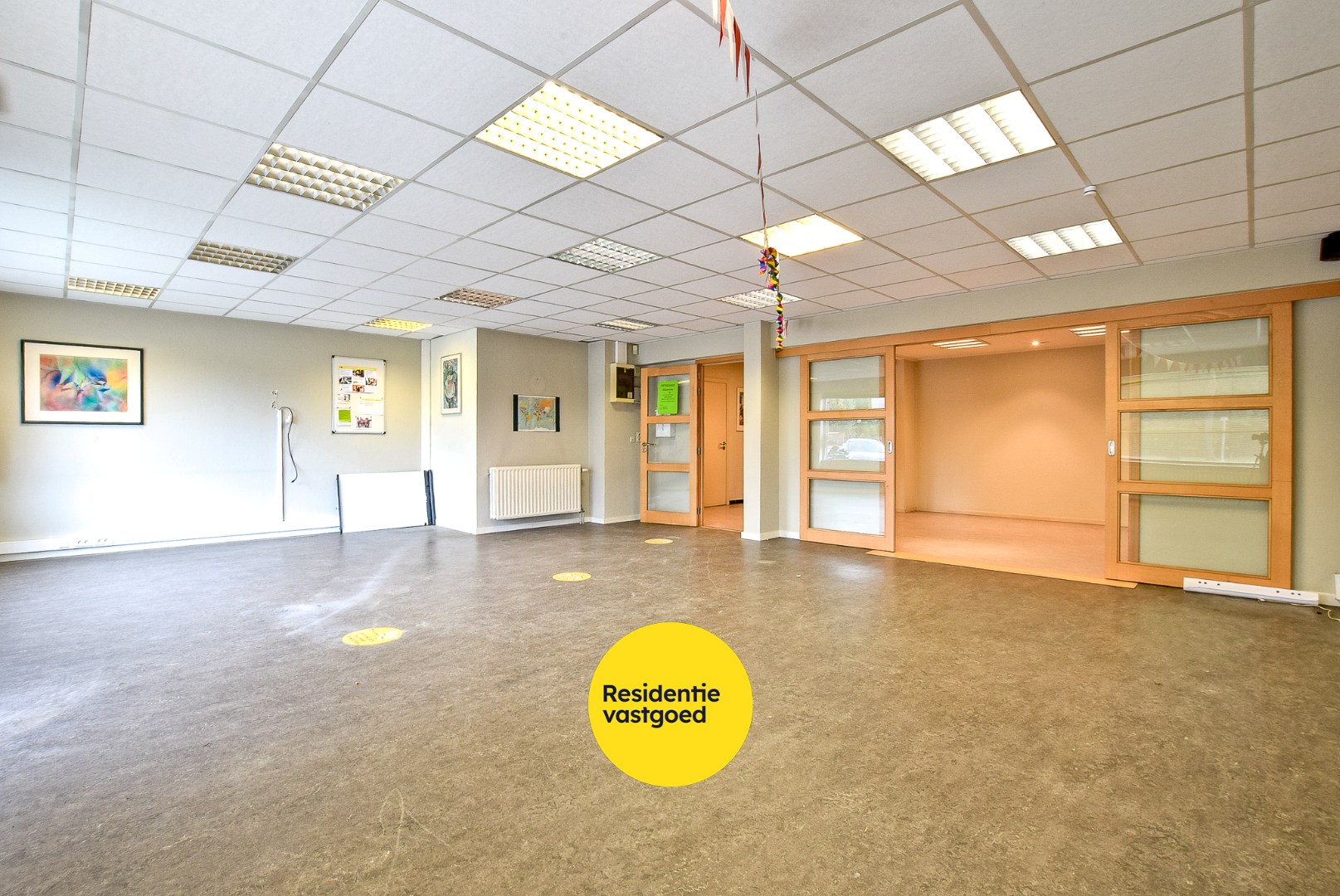 Centraal gelegen handelsruimte (148 m²) in centrum Diksmuide! - foto 4