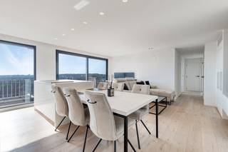 This spacious apartment is located on the 8th and highest floor of the residence at Heilig-Hartstraat 39 in Roeselare. Thanks to this location, you can enjoy an open view of the city and pleasant light.<br /><br />The apartment was completely renovated in 2024 with quality materials and is therefore fully ready to move in. With a living area of 80 m², it includes a bright living space, two bedrooms, a modern finish and a spacious terrace where you can relax.<br /><br />In addition, the apartment has a favourable EPC label C, which contributes to comfortable living comfort. Thanks to its central location, shops, public transport and other daily amenities are also a short distance away.<br /><br />A ready-to-move-in apartment that combines a high-quality finish with a central location and a beautiful view over Roeselare.<br /><br />The apartment has the following layout:<br />- Entrance<br />- Separate toilet<br />- Open kitchen with induction hob, microwave, oven, dishwasher and refrigerator<br />- Bright living space<br />- 2 bedrooms<br />- Bathroom with sink and shower<br />- Spacious terrace<br /><br />Additional features: <br />- Air conditioning available<br />- Ready to move in and bright apartment <br />- Elevator available <br />- Central location within walking distance of shops, public transport, the Grote Markt,...<br /><br />Register of measures: no