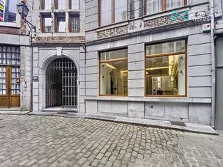 Lien vers notre site, plans, présentation complète :Idéalement située au plein centre de Huy, We Invest Huy vous présente cette surface commerciale...