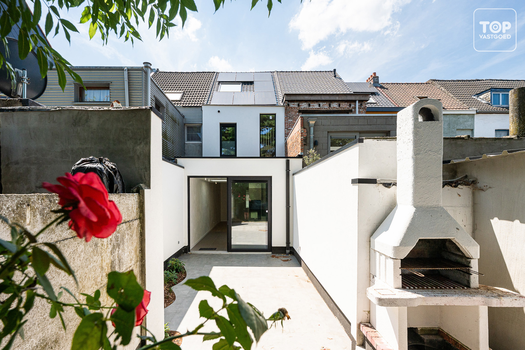 Totaal gerenoveerde woning (EPC A+) met 3 slaapkamers en tuin. - foto 1