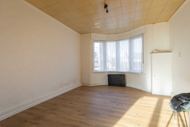 Roeselare. Opbrengsteigendom van 2 verhuurde appartementen en 1 aparte loods centraal tussen Rumbeke en Roeselare gelegen. Prijs bespreekbaar. - foto 2