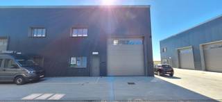 In Gijverinkhove (deelgemeente van Alveringem) bieden wij u deze ruime KMO-unit aan geschikt voor opslag, hobby of KMO bedrijvigheid. De ligging...