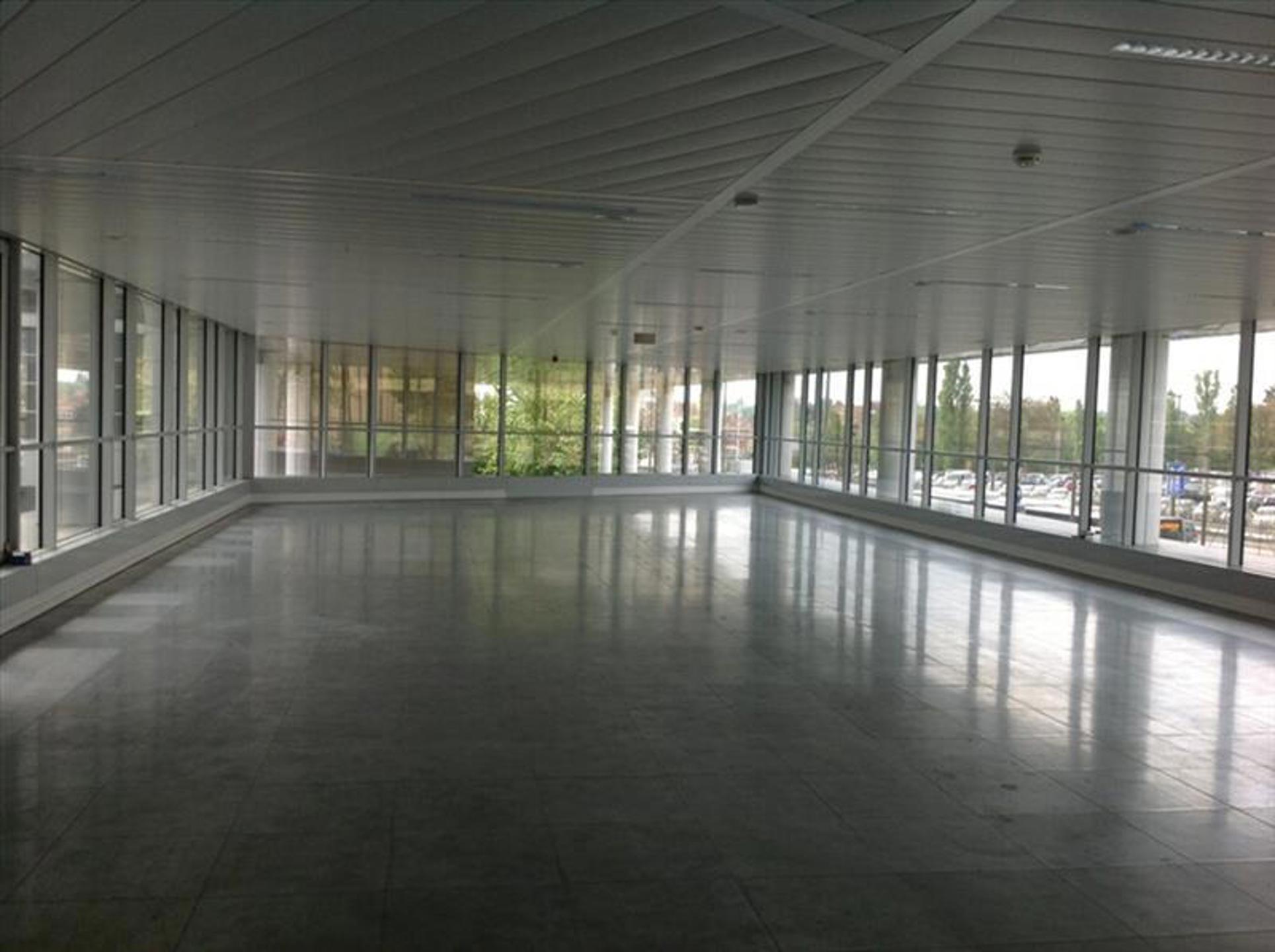 Commercial for rent in Auderghem - photo 4