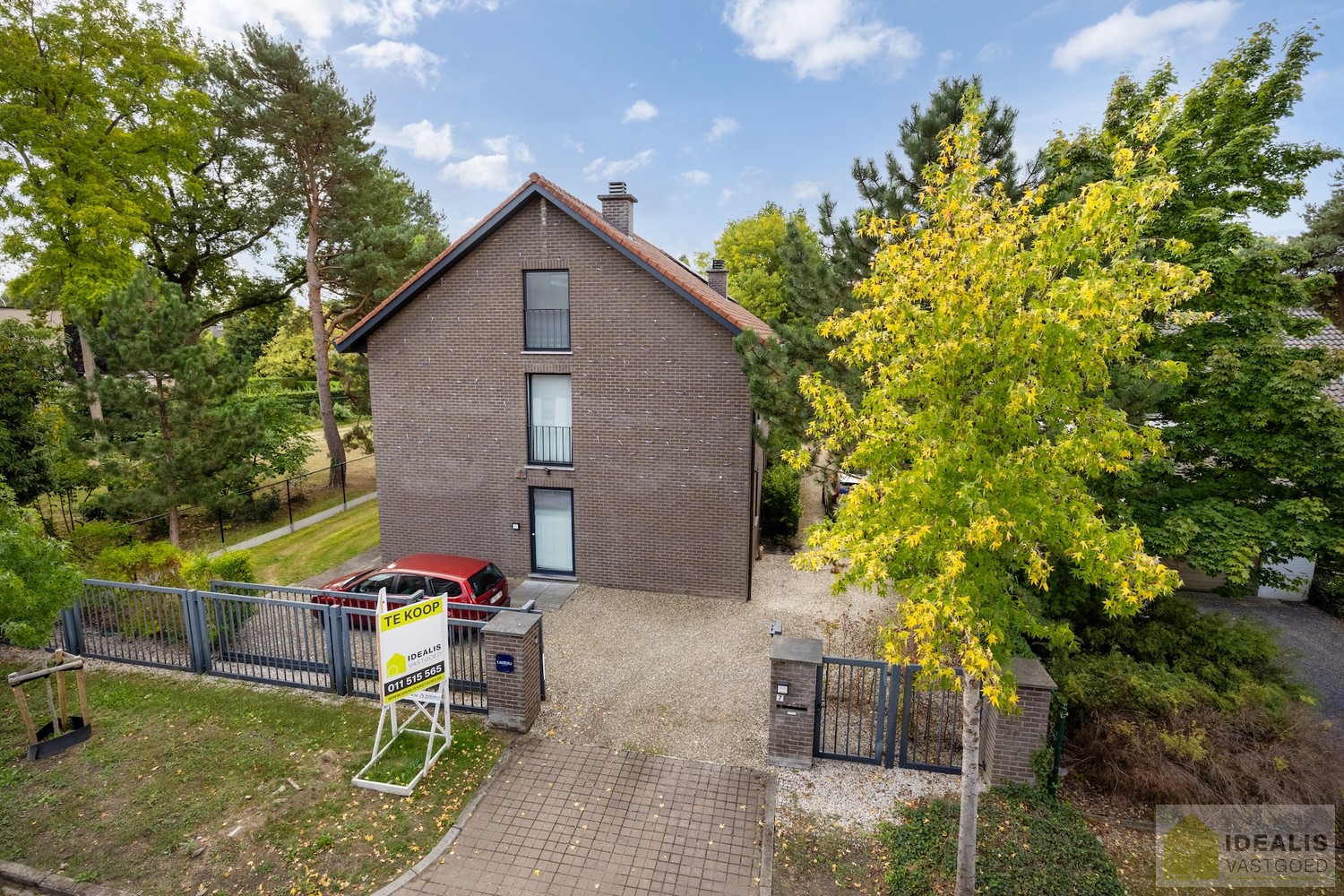 STATIGE, STRAKKE EN UITERST RUIME WONING/KANTOOR MET HOOGSTAANDE AFWERKING EN OOG VOOR DETAIL. VOORZIEN VAN 3 SLAAPKAMERS, RIANTE LEEFRUIMTES ÉN UNIEKE LANDSCAPE KANTOORRUIMTES OP RESIDENTIËLE DOCH GUNSTIGE LOCATIE! - foto 4