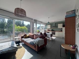 Ben je op zoek naar een comfortabel en lichtrijk appartement met een centrale ligging? Dan is dit instapklaar appartement op het eerste verdiep...