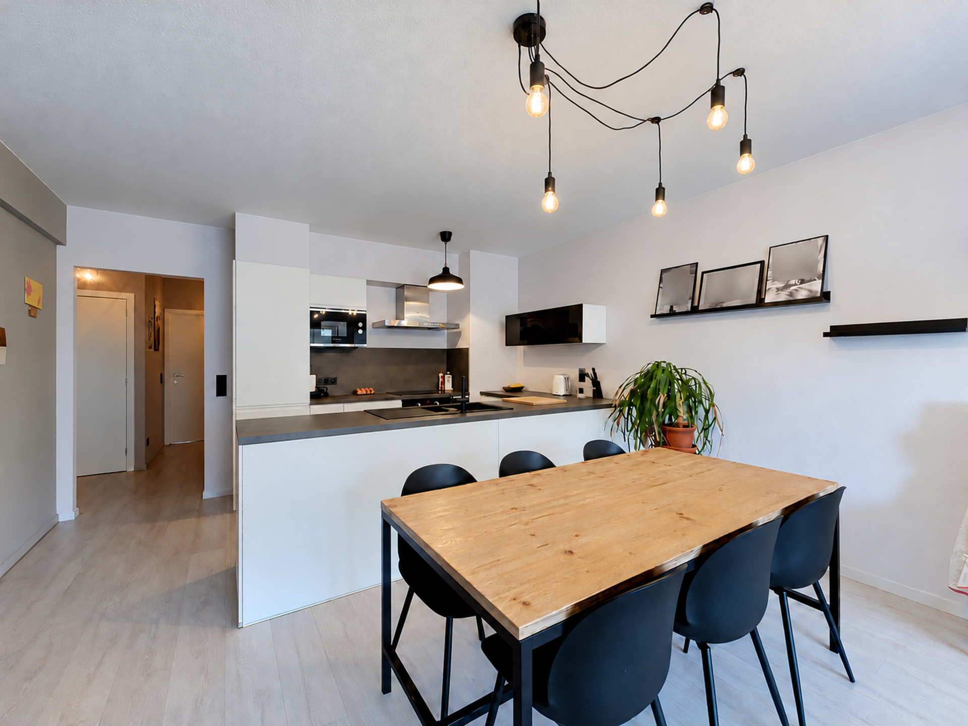 Prachtig appartement met 2 slaapkamers en parkeerplaats ! - foto 2