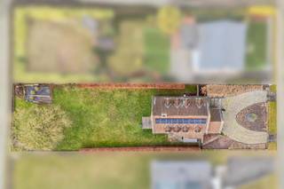 Deze instapklare villa blinkt uit in ruimte, comfort en kwaliteit. Perfect voor gezinnen, samengestelde gezinnen, thuiswerkers of wie extra...