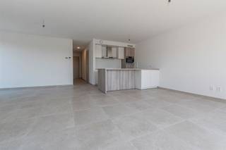 ***WOENSDAG 23/09 is er een bezoekmoment - gelieve ons te contacteren voor een bezoek***Dit appartementsgebouw is gelegen in het uiterst charmante en landelijke Sint-Gillis-Waas en werd afgewerkt met hoogwaardige materialen en oog voor detail. Dit gelijkvloers appartement omvat een lichtrijke leefruimte met open ingerichte keuken. Een inkomhal met ingemaakte kasten, apart toilet met handwasser en voldoende bergruimte. De badkamer is voorzien van inloopdouche en dubbele lavabo. Van de drie slaapkamers, heeft één ook erg praktische ingemaakte kasten. Achteraan het gebouw is een autostaanplaats inbegrepen. De rustige ligging met toch een vlotte verbinding naar E17 is een grote troef!(In de provisiekost van €90 zit vloerverwarming en vloerkoeling inbegrepen!)