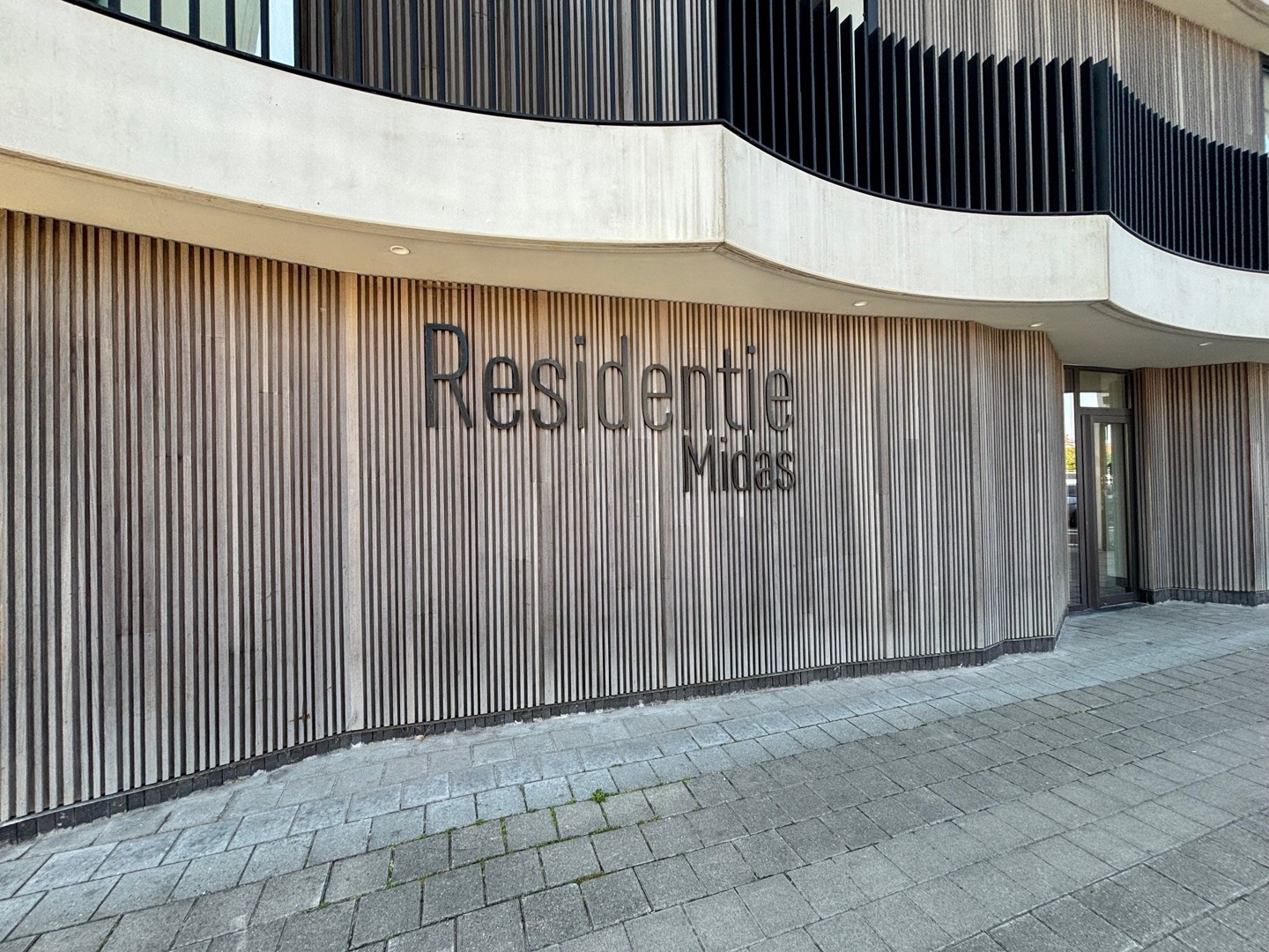 Prachtige nieuwbouw garage nummer 3 in een privaat afgesloten modern appartementsgebouw - foto 4