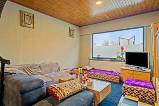 Deze op te frisse ruime woning is rustig gelegen in Mol-Millegem met goede bereikbaarheid naar het station, scholen, lokale winkels, ..., en heeft...