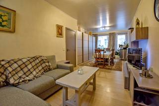 Ruim duplexappartement (97m², bestaande uit gelijkvloersverdiep en 1ste verdiep) met 2 slaapkamers, gelegen in centrum van De Panne. Dit...