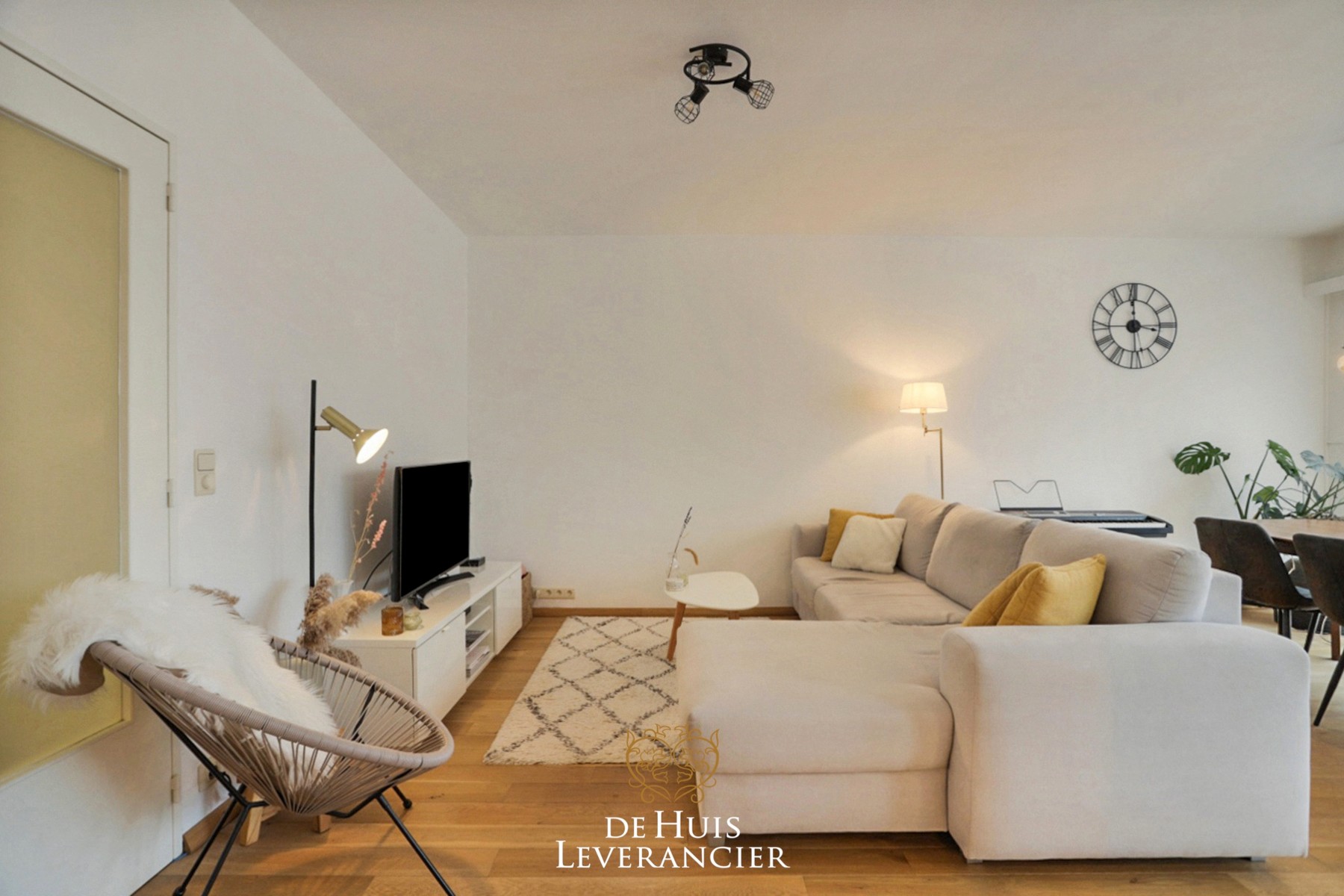 Volledig, stijlvol gerenoveerd 2-slpk appartement te huur in de Buizegemwijk te Edegem ! - foto 4