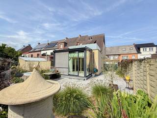 INSTAPKLARE ENERGIEZUINIGE HALFOPEN BEBOUWING met ZUIDGERICHTE TUIN, gelegen in een RUSTIGE WOONOMGEVING in het CENTRUM van Zottegem...