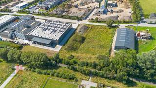KMO-grond met een oppervlakte van 3.329 m² te koop op amper 2,5 km van de Stationsstraat (N36) en de Oudenaardebaan (N8).  De site is gelegen...