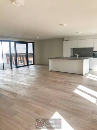 Luxueus afgewerkt energiezuinig appartement (2019) midden in het centrum van Hasselt. Voorzien van individuele zonnepanelen.Het ruime appartement van...
