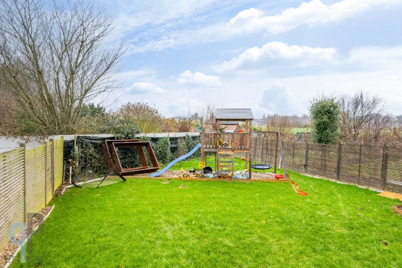 Instapklare woning met 4 slaapkamers, garage en zwembad - foto 2