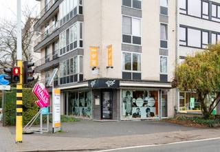 Ontdek dit uitzonderlijk gunstig gelegen hoekpand in Wilrijk, ideaal gepositioneerd op de hoek van de Prins Boudewijnlaan en de...